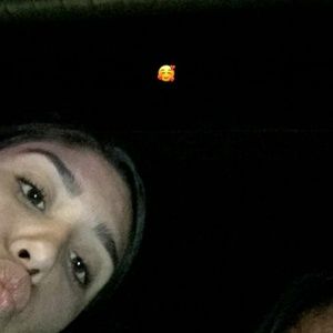 Meet your Posher, Amaris